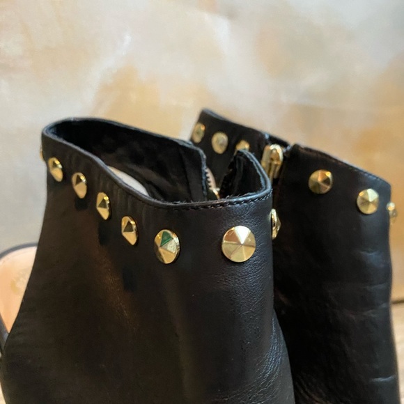 EUC VINCE CAMUTO Studded Edia Black Peep Toe Leather Bootie Size 8.5 - Picture 4 of 13